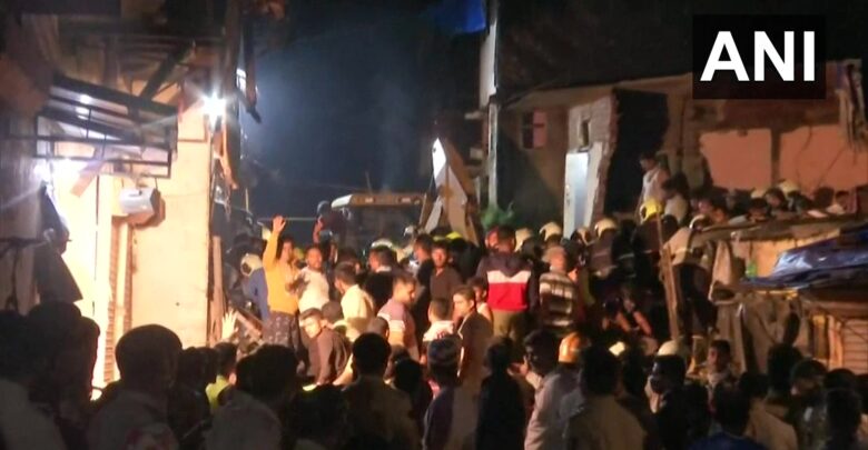 4-storey-building-collapsed-in-mumbai-malad-west -11-people-died-8-people-injured-15-were-rescued