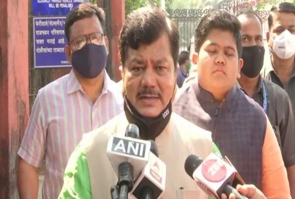 bjp-pravin-darekar-mocks-shivsena-rahul-shevale-on-water-logging-in-mumbai-news-update