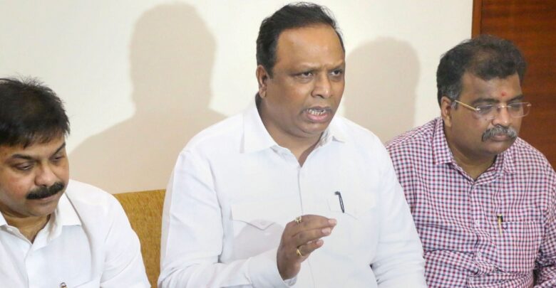 भाजपाला मोठा धक्का; १२ आमदारांच्या निलंबनास स्थगिती देण्यास सर्वोच्च न्यायालयाचा नकार !