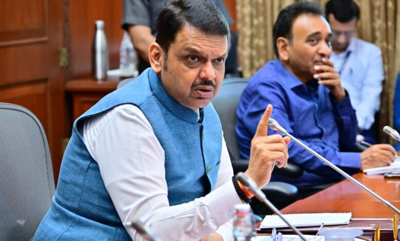 संपन्न महाराष्ट्रासाठी विकास प्रकल्पांना गती द्या : मुख्यमंत्री फडणवीस