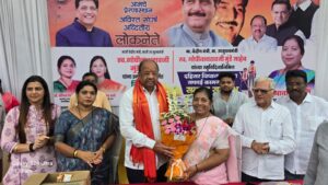 शुक्ला कंपाऊंड रहिवाशांना न्याय; माजी खासदार गोपाळ शेट्टी यांचा सत्कार